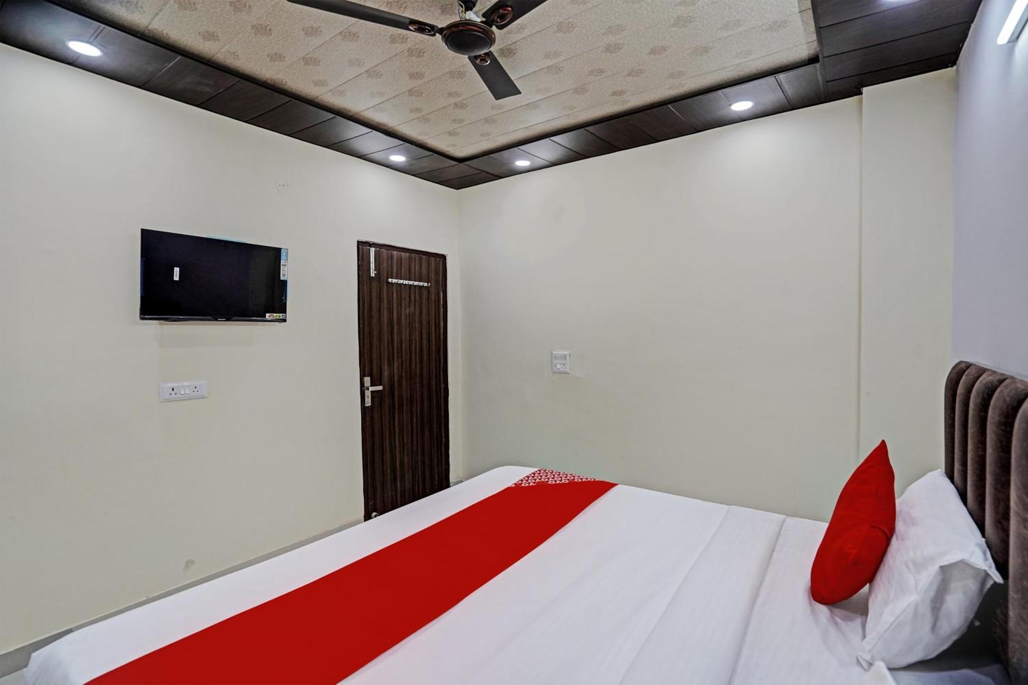 Oyo Flagship Evergreen Tower Hotel Ghaziabad Eksteriør bilde