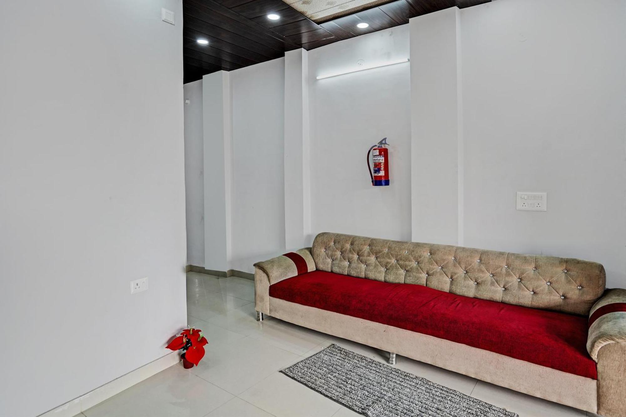 Oyo Flagship Evergreen Tower Hotel Ghaziabad Eksteriør bilde