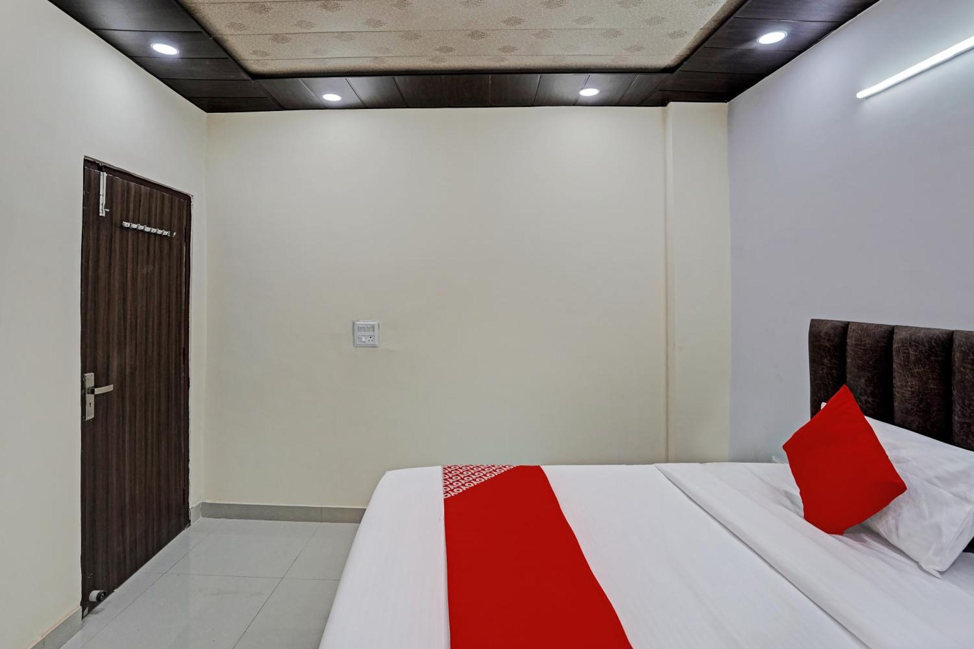 Oyo Flagship Evergreen Tower Hotel Ghaziabad Eksteriør bilde